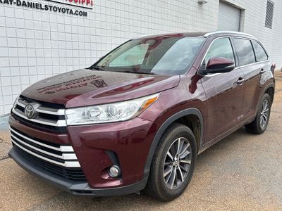 2018 Toyota Highlander - Photo 2
