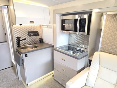 2025 Winnebago VIEW - Photo 7