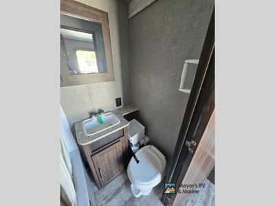 2019 CrossRoads RV Zinger - Photo 14