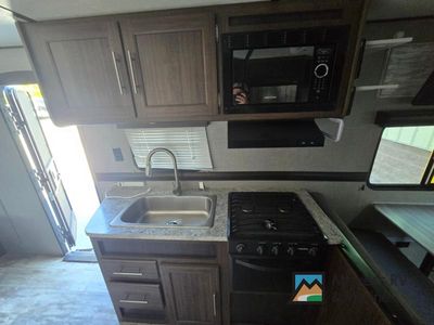 2019 CrossRoads RV Zinger - Photo 8