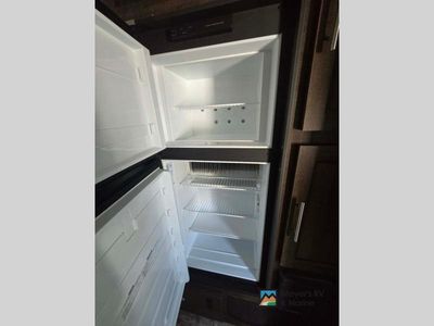 2019 CrossRoads RV Zinger - Photo 13