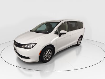 2022 Chrysler Voyager - Photo 3