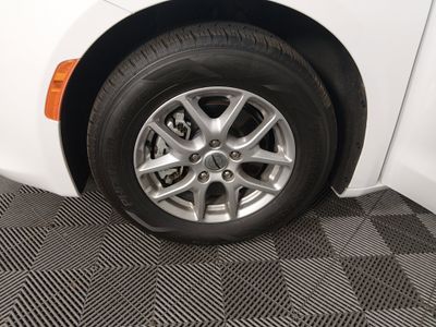 2022 Chrysler Voyager - Photo 10