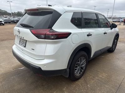 2025 Nissan Rogue - Photo 2