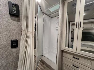 2022 Winnebago ADVENTURER - Photo 14