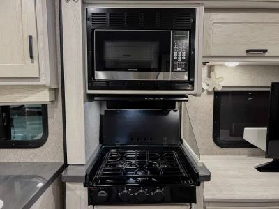 2022 Winnebago ADVENTURER - Photo 11
