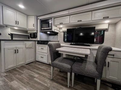 2022 Winnebago ADVENTURER - Photo 7
