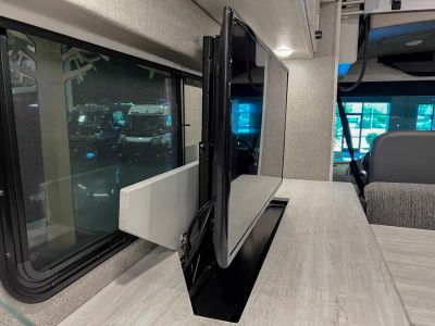 2022 Winnebago ADVENTURER - Photo 9