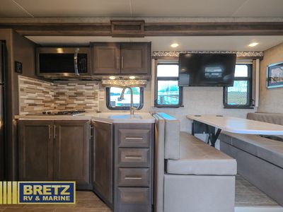 2022 Thor Motor Coach Omni - Photo 10