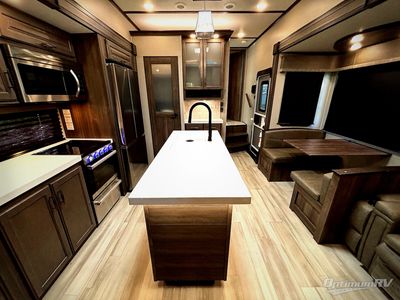 2022 Grand Design Solitude S-Class - Photo 5