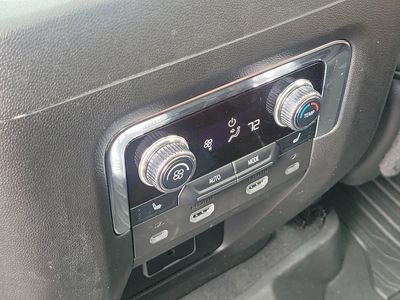 2024 GMC Yukon - Photo 18