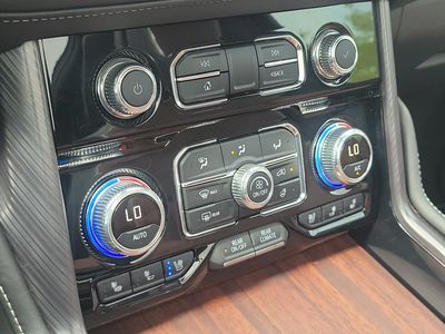 2024 GMC Yukon - Photo 31