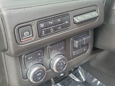 2024 GMC Yukon - Photo 25