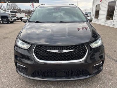 2023 Chrysler Pacifica — side profile view