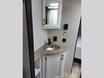2026 Venture RV SportTrek Stinger — photo 18 view