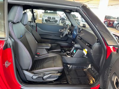 2026 MINI Convertible - Photo 8