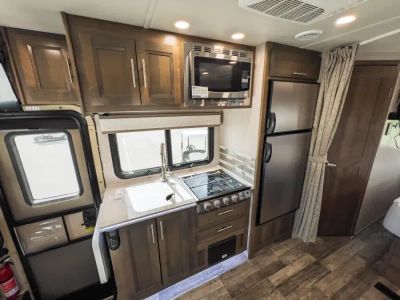 2021 Dynamax ISATA 3 — photo 10 view