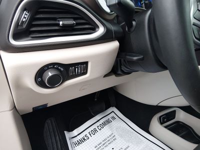 2024 Chrysler Voyager - Photo 13