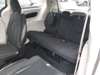 2024 Chrysler Voyager - Photo 17