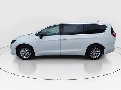 2024 Chrysler Voyager - Photo 4