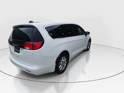 2024 Chrysler Voyager - Photo 7