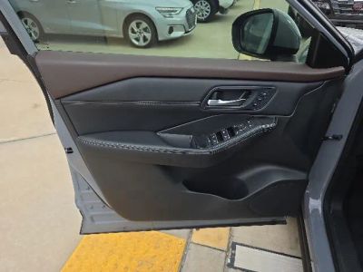 2023 Nissan Rogue — photo 11 view