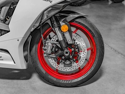 2025 Kawasaki Ninja ZX-6R - Photo 6