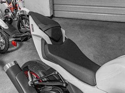2025 Kawasaki Ninja ZX-6R - Photo 3