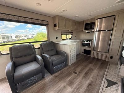 2022 Coachmen RV Catalina Legacy - Photo 9
