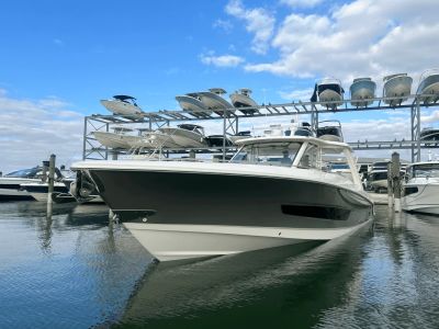 2025 Boston Whaler 420 Outrage - Photo 4