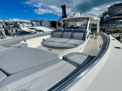 2025 Boston Whaler 420 Outrage - Photo 1