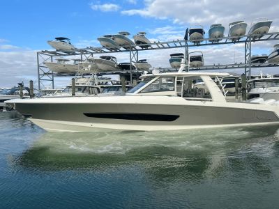 2025 Boston Whaler 420 Outrage - Photo 2