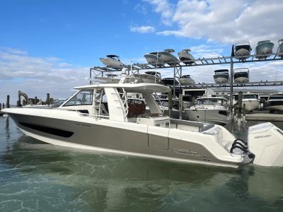 2025 Boston Whaler 420 Outrage - Photo 3