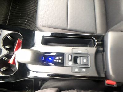 2025 Toyota Prius LE - Photo 27