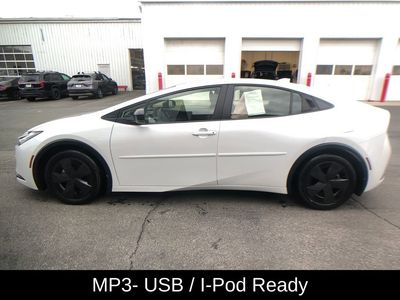 2025 Toyota Prius LE - Photo 9