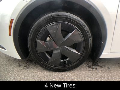 2025 Toyota Prius LE - Photo 13