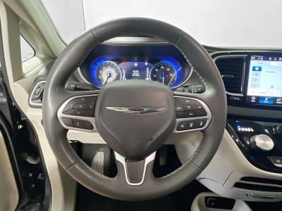 2023 Chrysler Pacifica — photo 15 view