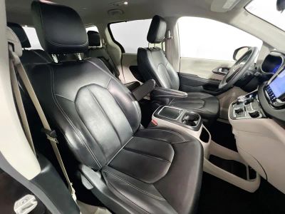 2023 Chrysler Pacifica — photo 27 view