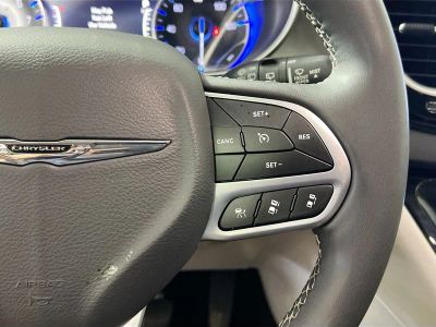 2023 Chrysler Pacifica — photo 17 view