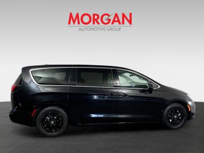 2023 Chrysler Pacifica — side profile view