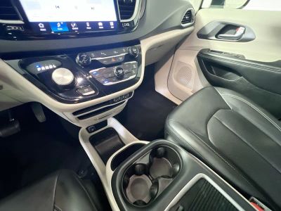 2023 Chrysler Pacifica — photo 22 view