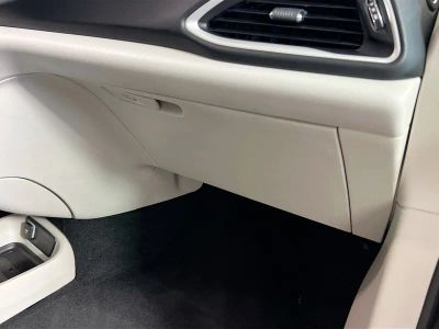 2023 Chrysler Pacifica — photo 31 view