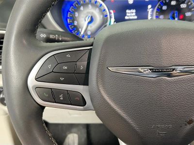 2023 Chrysler Pacifica — photo 16 view