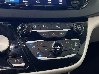 2023 Chrysler Pacifica — photo 23 view