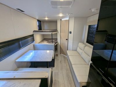 2025 Prime Time Avenger LE — photo 7 view