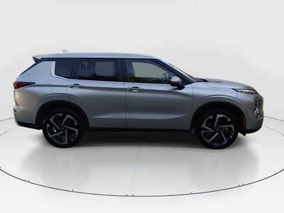 2024 Mitsubishi Outlander - Photo 8