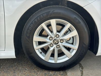 2025 Toyota Camry - Photo 9