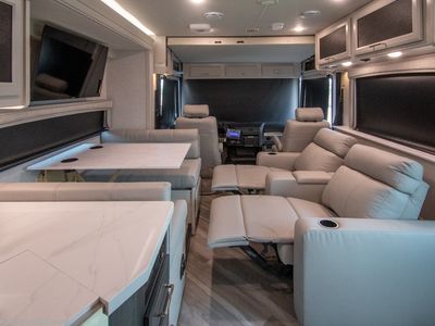 2026 Holiday Rambler Invicta - Photo 11