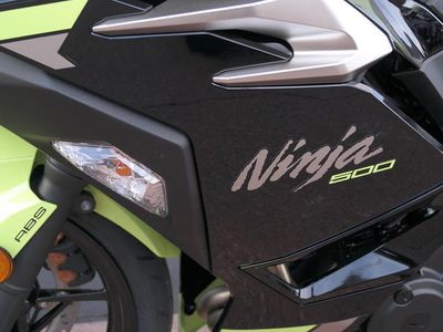 2026 Kawasaki Ninja 500 ABS Metallic Yellowish Green/Ebony - Photo 10