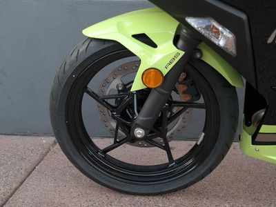 2026 Kawasaki Ninja 500 ABS Metallic Yellowish Green/Ebony - Photo 9